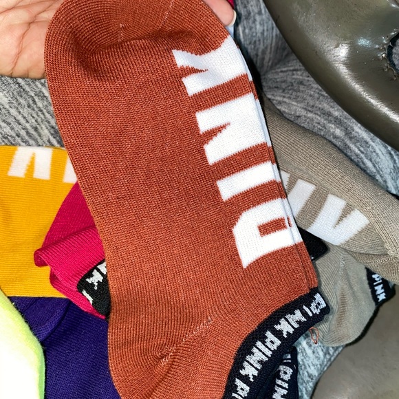 5 pairs of pink socks - Picture 5 of 5